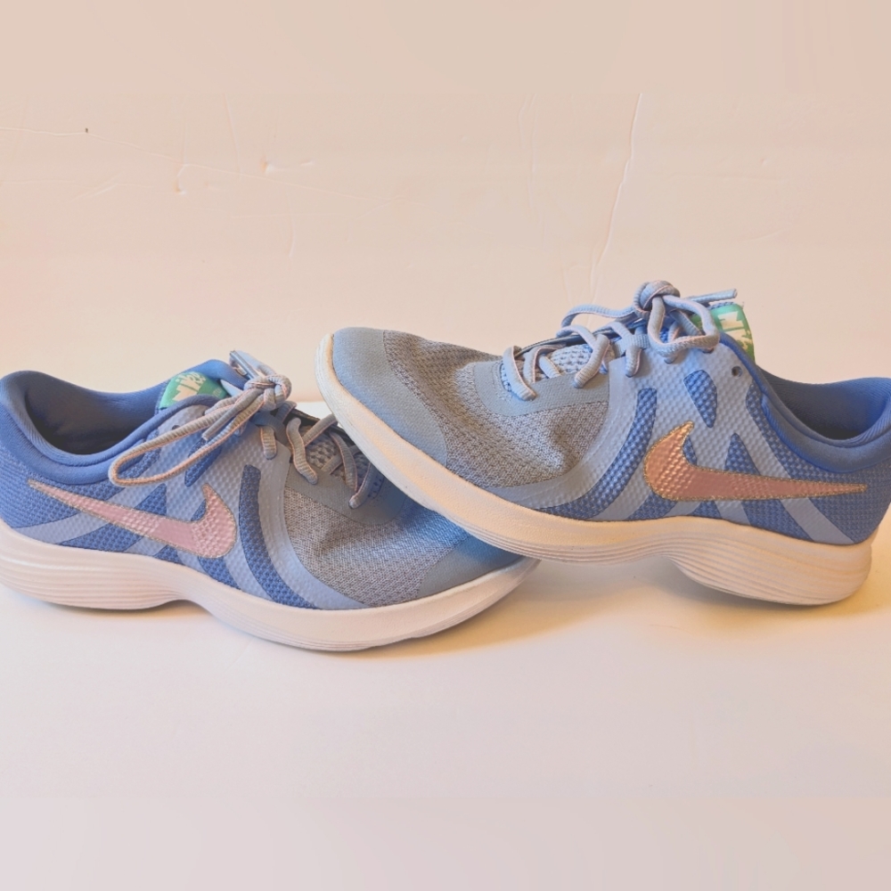 Nike size 7Y